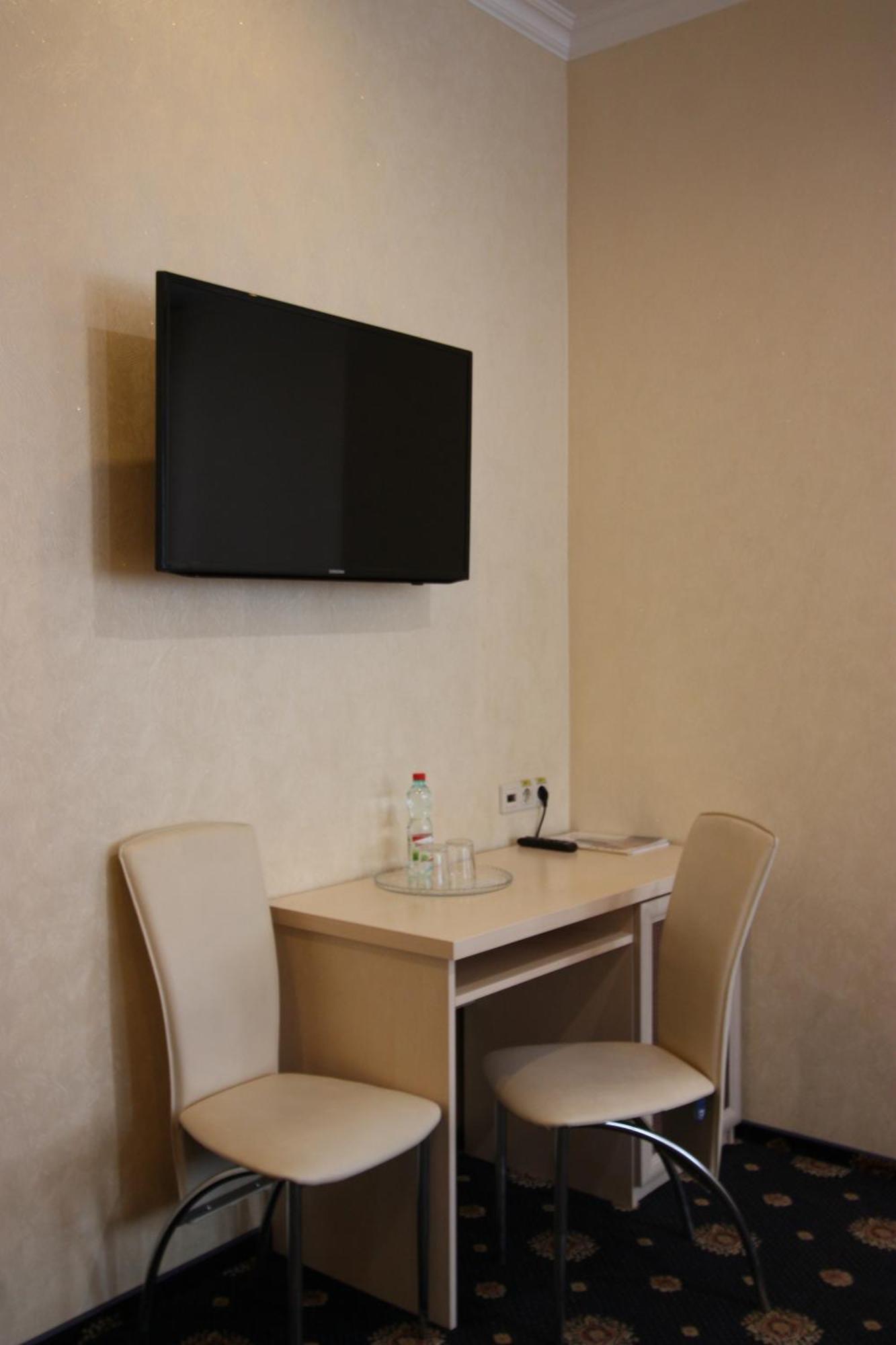 Gonchar Hotel Kyiv Exterior photo