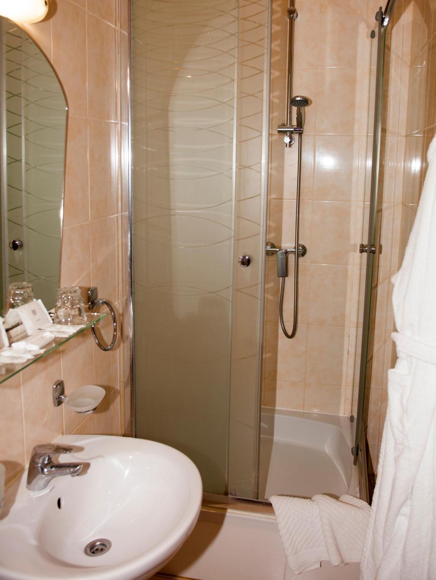 Gonchar Hotel Kyiv Exterior photo