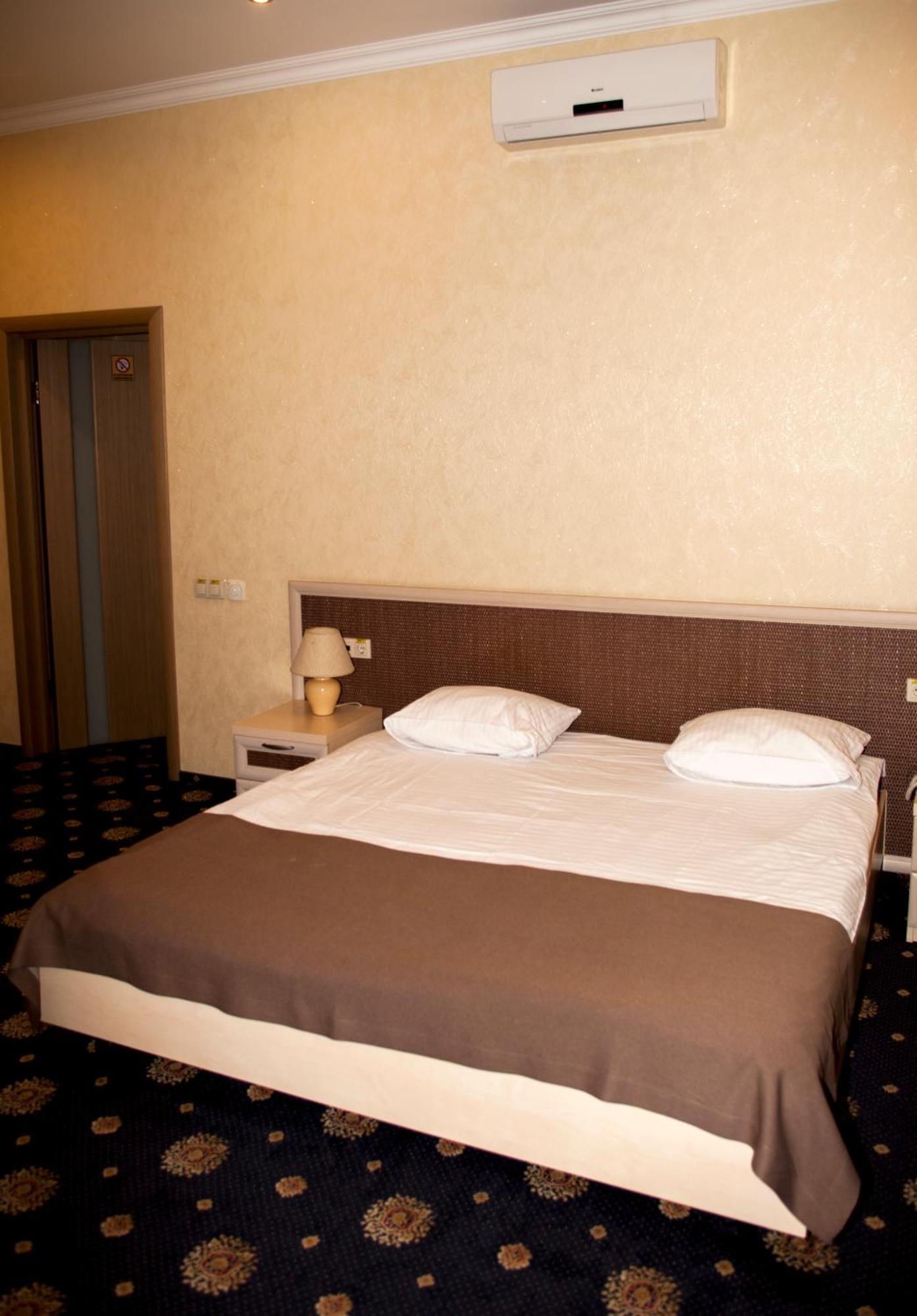 Gonchar Hotel Kyiv Exterior photo